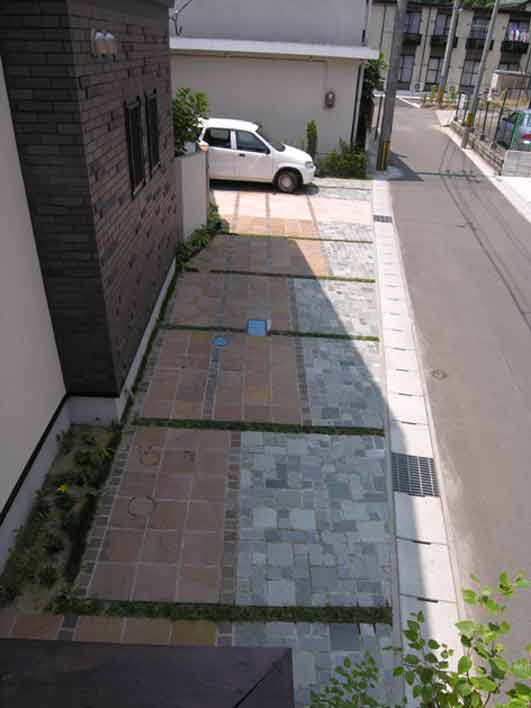 駐車場もモダン