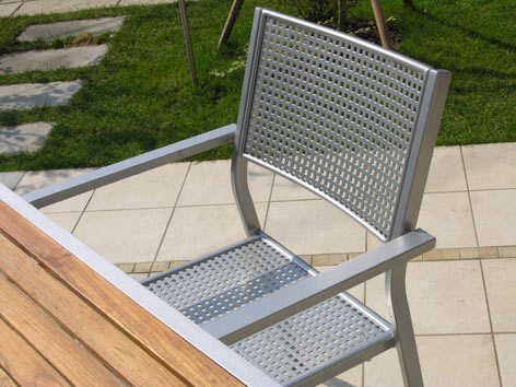 テーブルとイス2