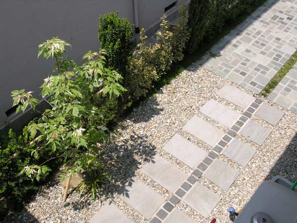 自然石の駐車場舗装