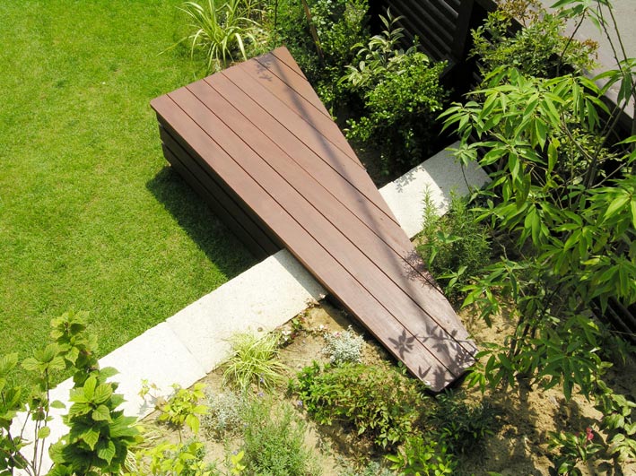 ウッドデッキはモダンな形