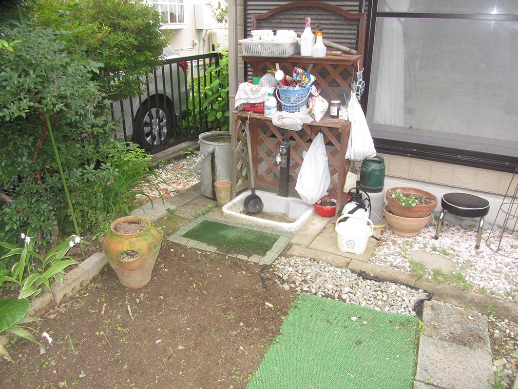 庭へのアクセスを改善するスロープ