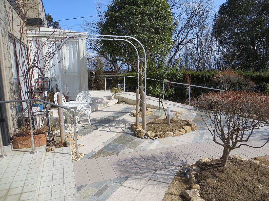 バリアフリー対応・シニア向け高齢者住宅バラアーチ