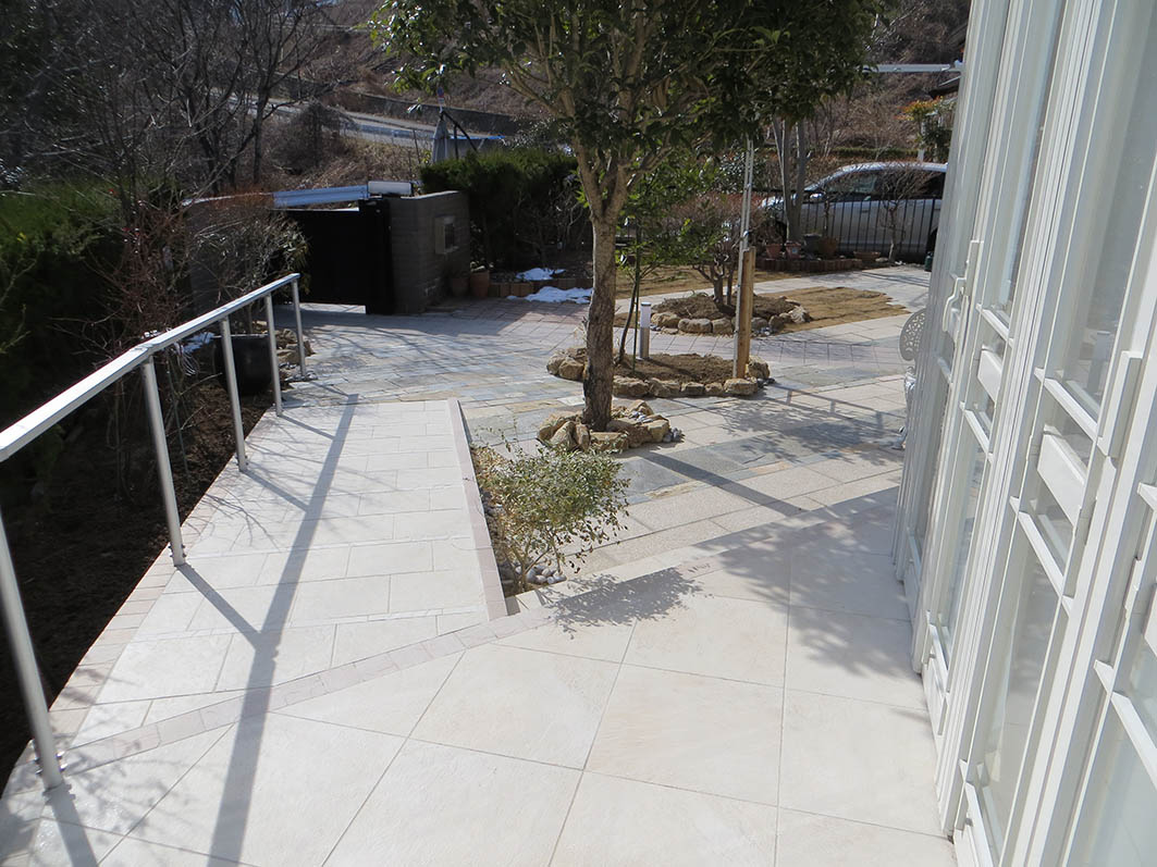 バリアフリー対応・シニア向け高齢者住宅エクステリアとガーデンルーム