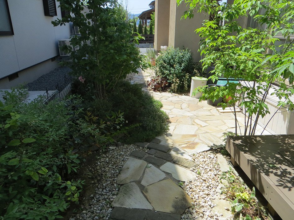 粗放的なガーデンディテールとした。