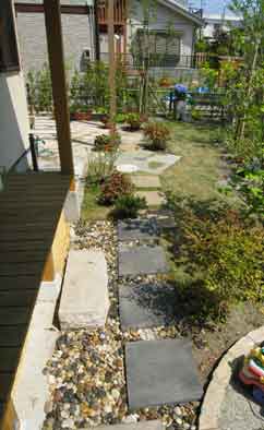 四季工房青葉区3平板飛石