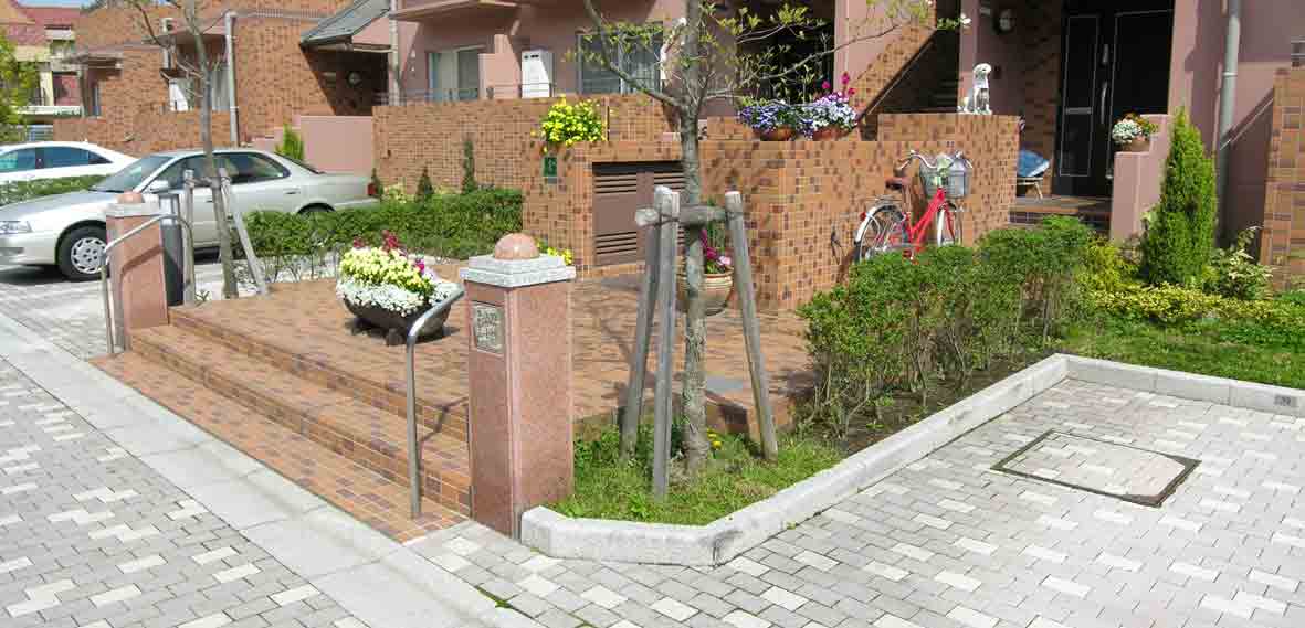 東京・多摩3アプローチ・門柱、プランター寄せ植え.ブロック塀.等の撤去.