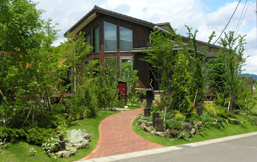 東急仙台泉区アプローチ 定年後の癒しのガーデニングでした-１