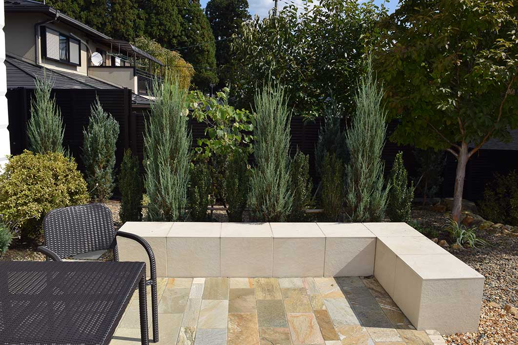 テラスとガーデンベンチ11