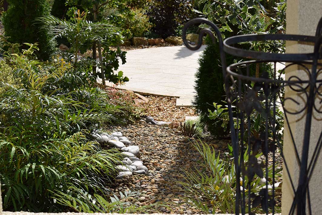 コニファーガーデンと傘立て